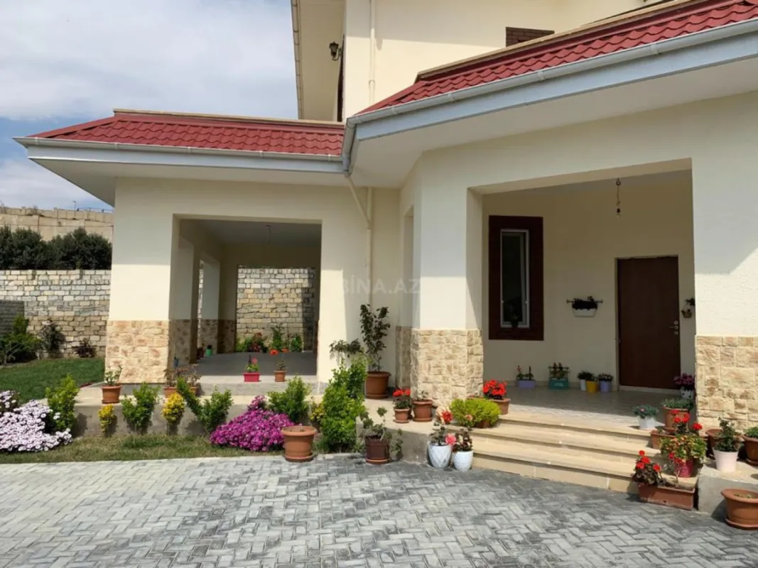 Satılır 7 otaqlı həyət evi 400 m²