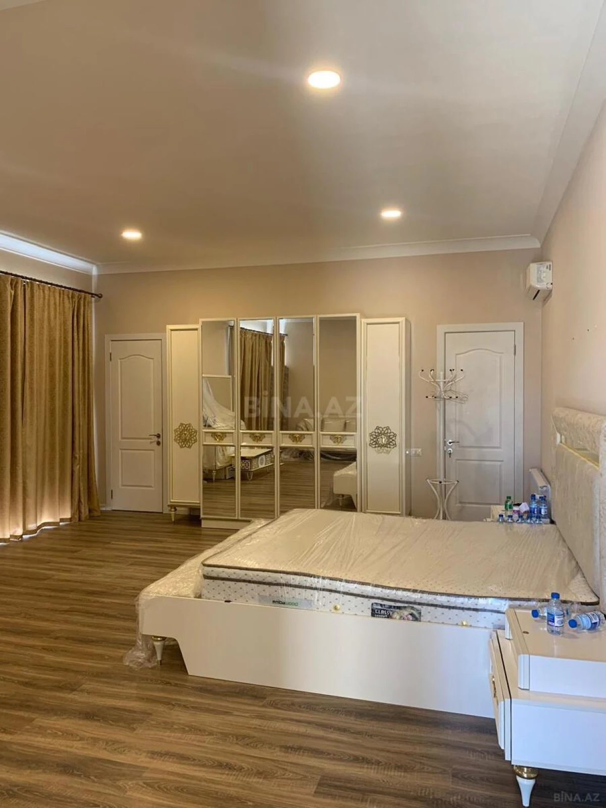 Satılır 7 otaqlı həyət evi 400 m²