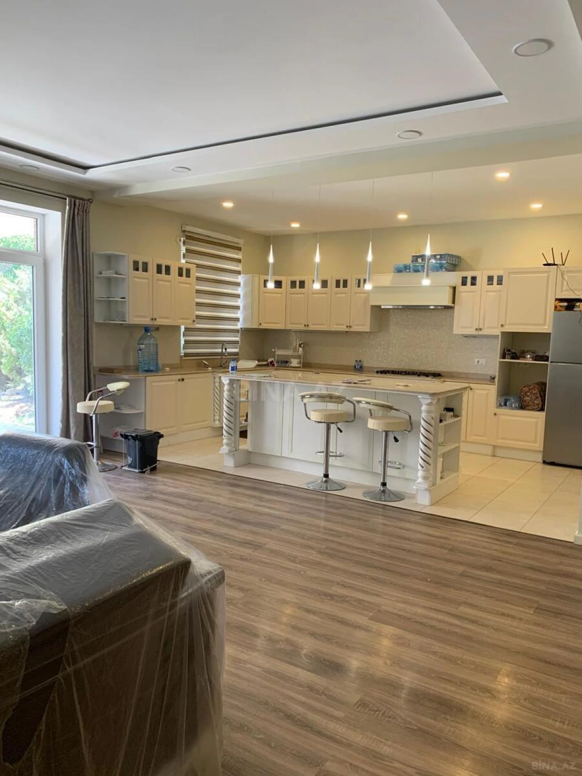 Satılır 7 otaqlı həyət evi 400 m²