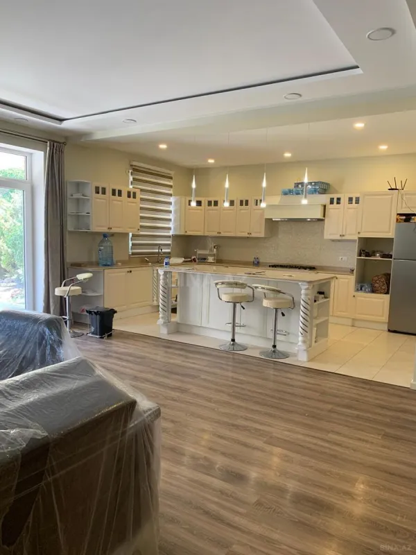 Satılır 7 otaqlı həyət evi 400 m²