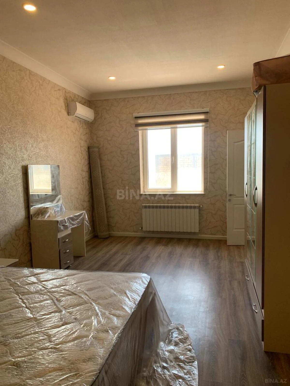 Satılır 7 otaqlı həyət evi 400 m²