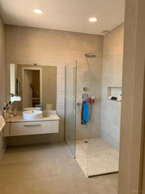 Satılır 7 otaqlı həyət evi 400 m²
