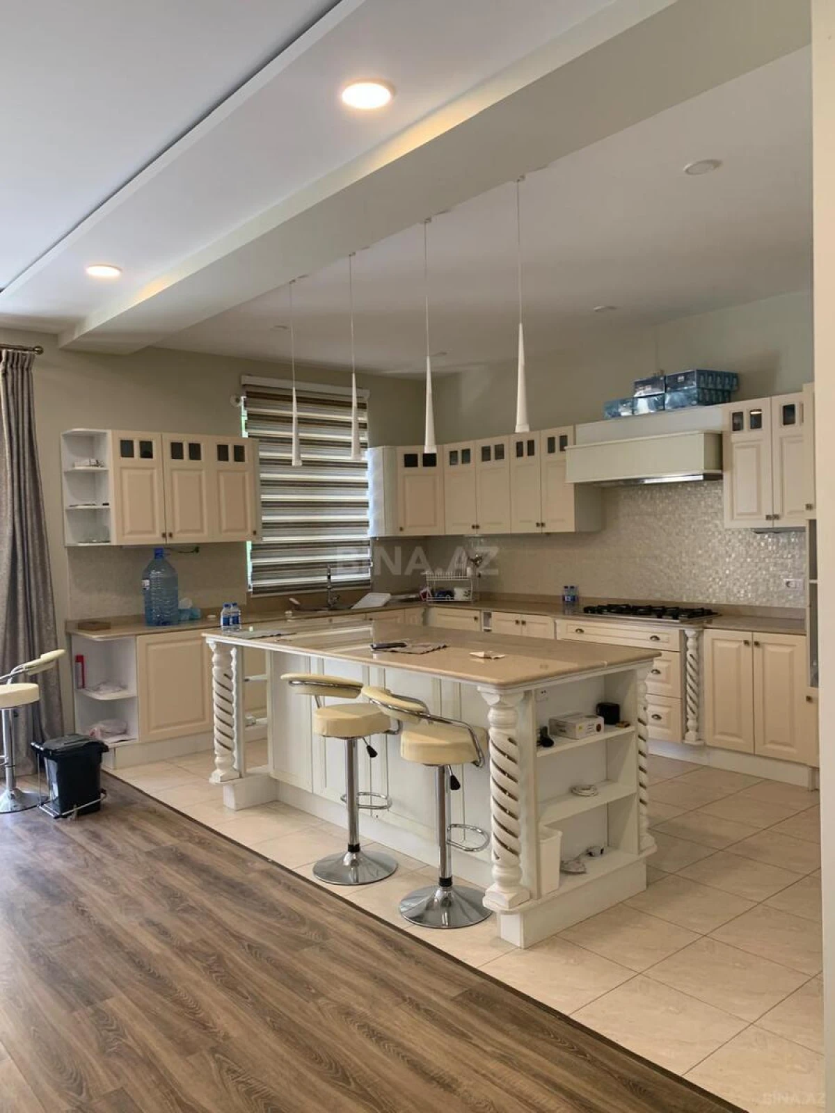 Satılır 7 otaqlı həyət evi 400 m²