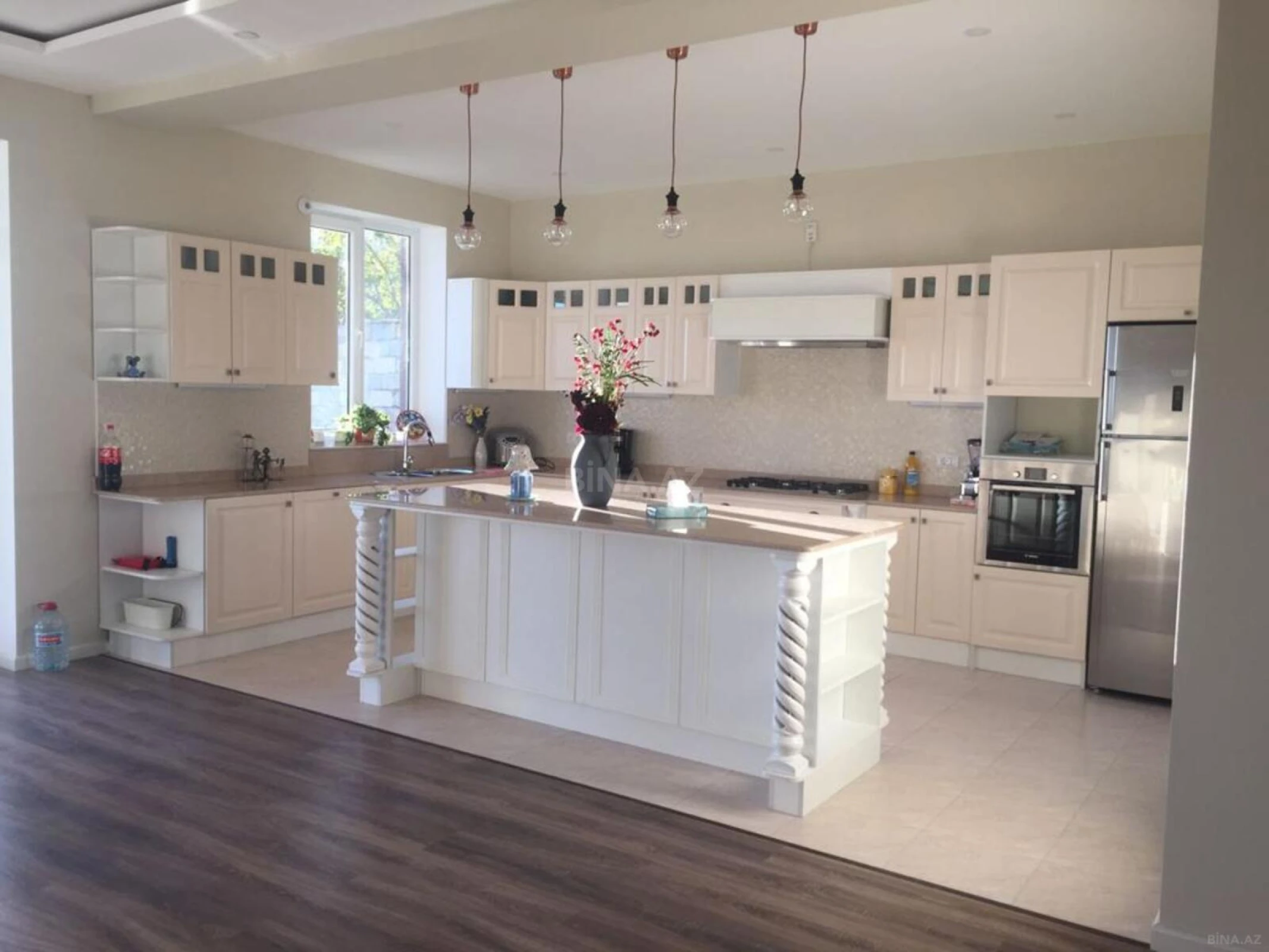 Satılır 7 otaqlı həyət evi 400 m²