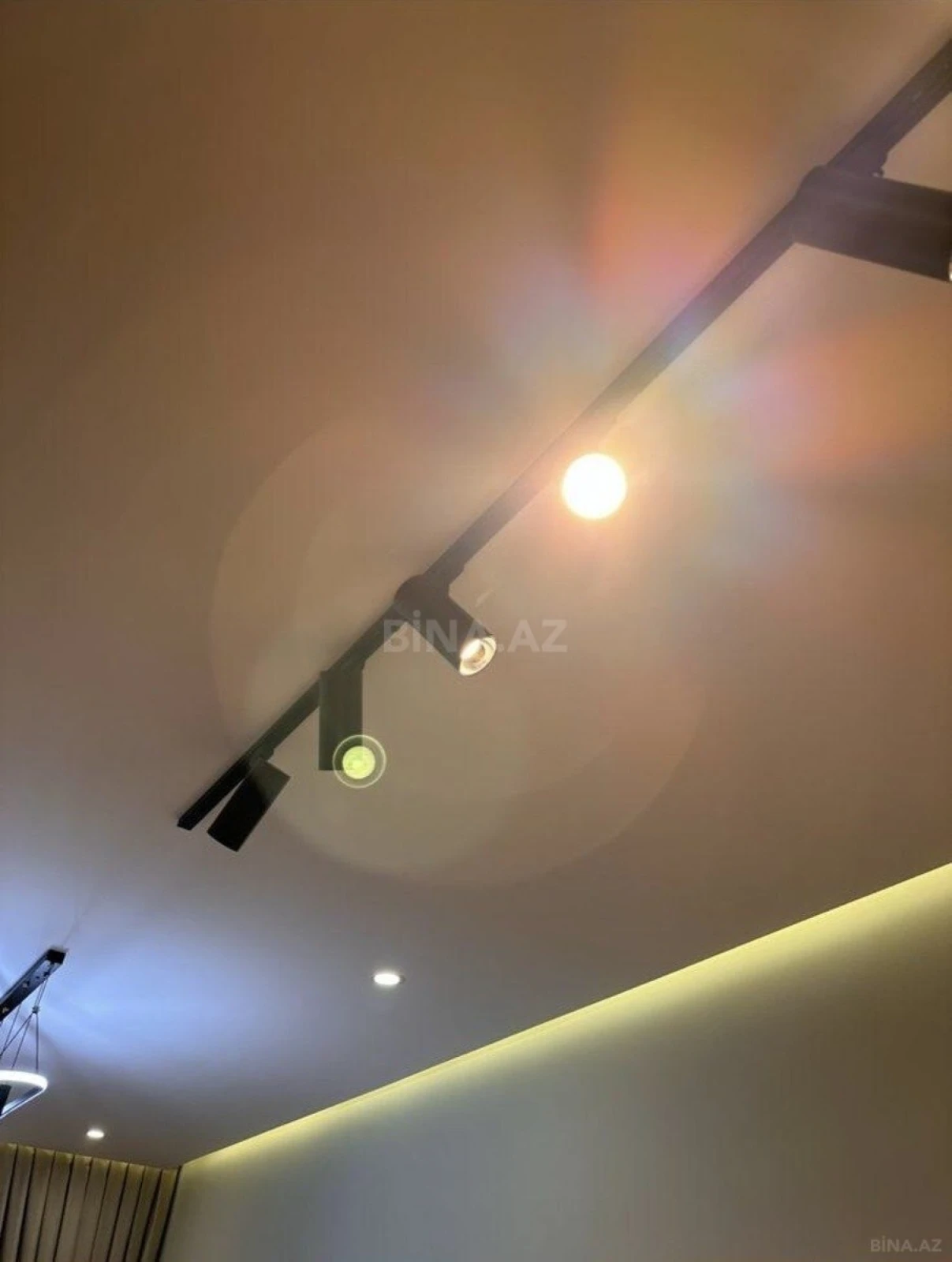 Satılır 2 otaqlı mənzil 70 m²