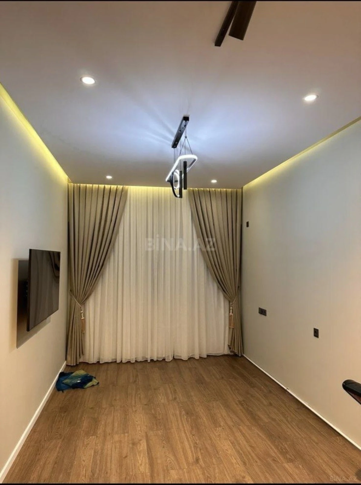 Satılır 2 otaqlı mənzil 70 m²