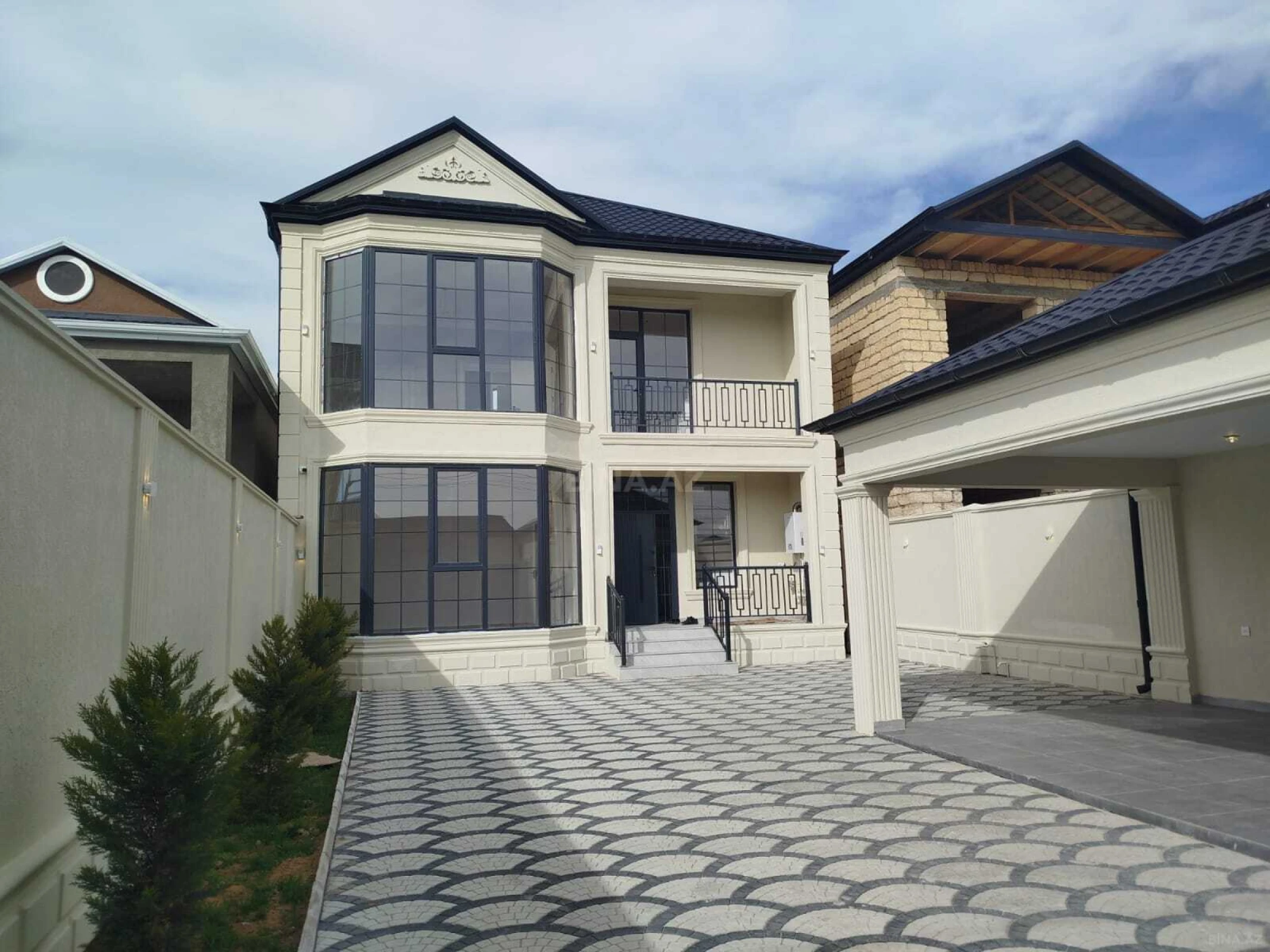 Satılır 5 otaqlı həyət evi 198 m²