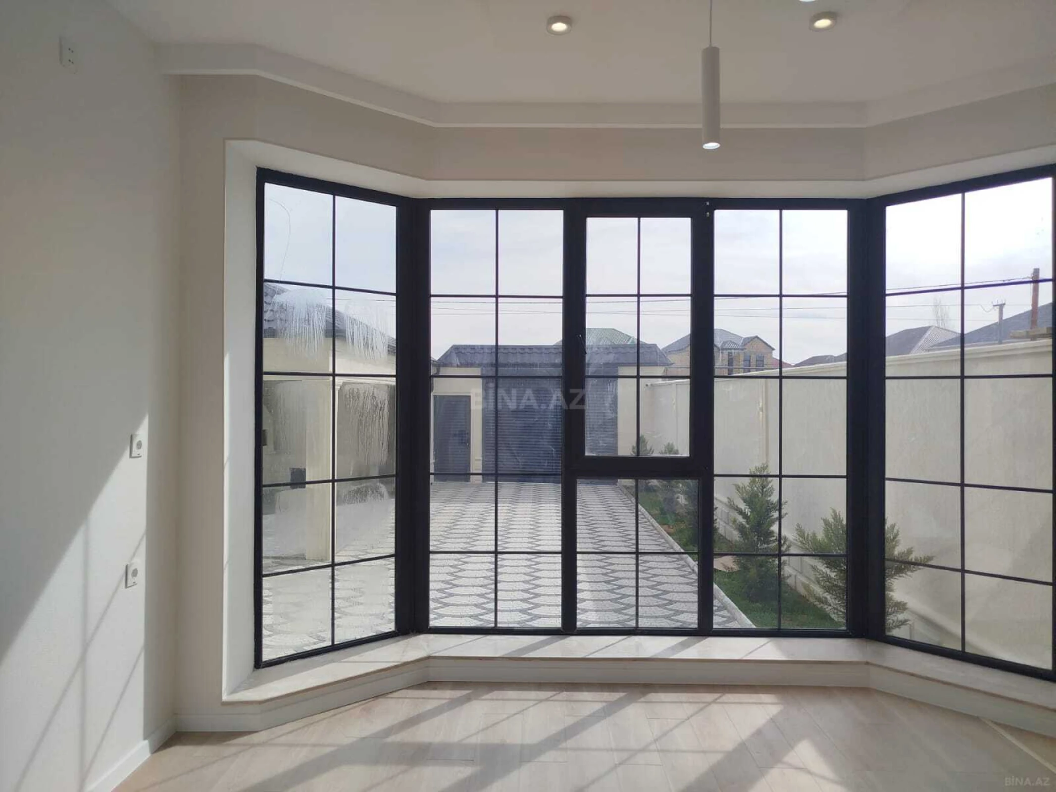 Satılır 5 otaqlı həyət evi 198 m²