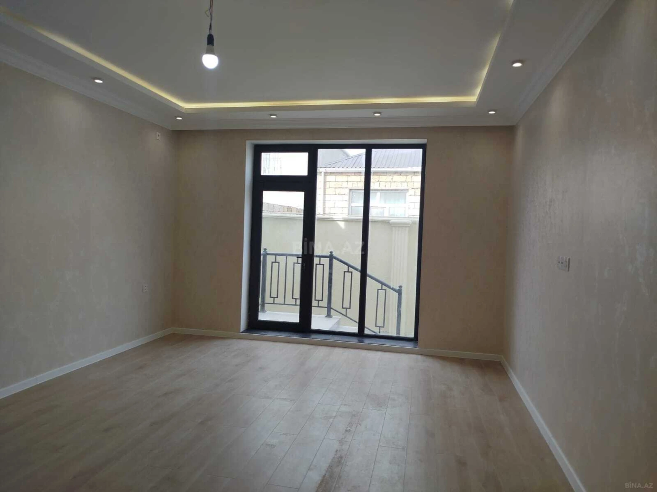 Satılır 5 otaqlı həyət evi 198 m²