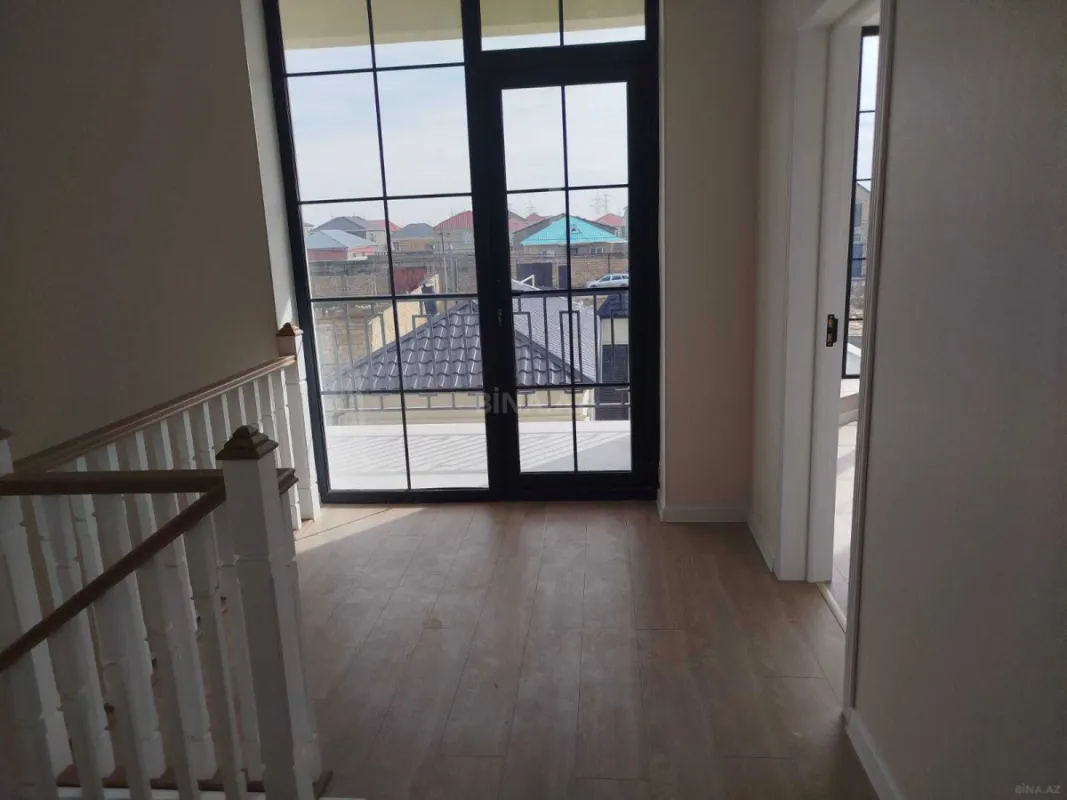 Satılır 5 otaqlı həyət evi 198 m²