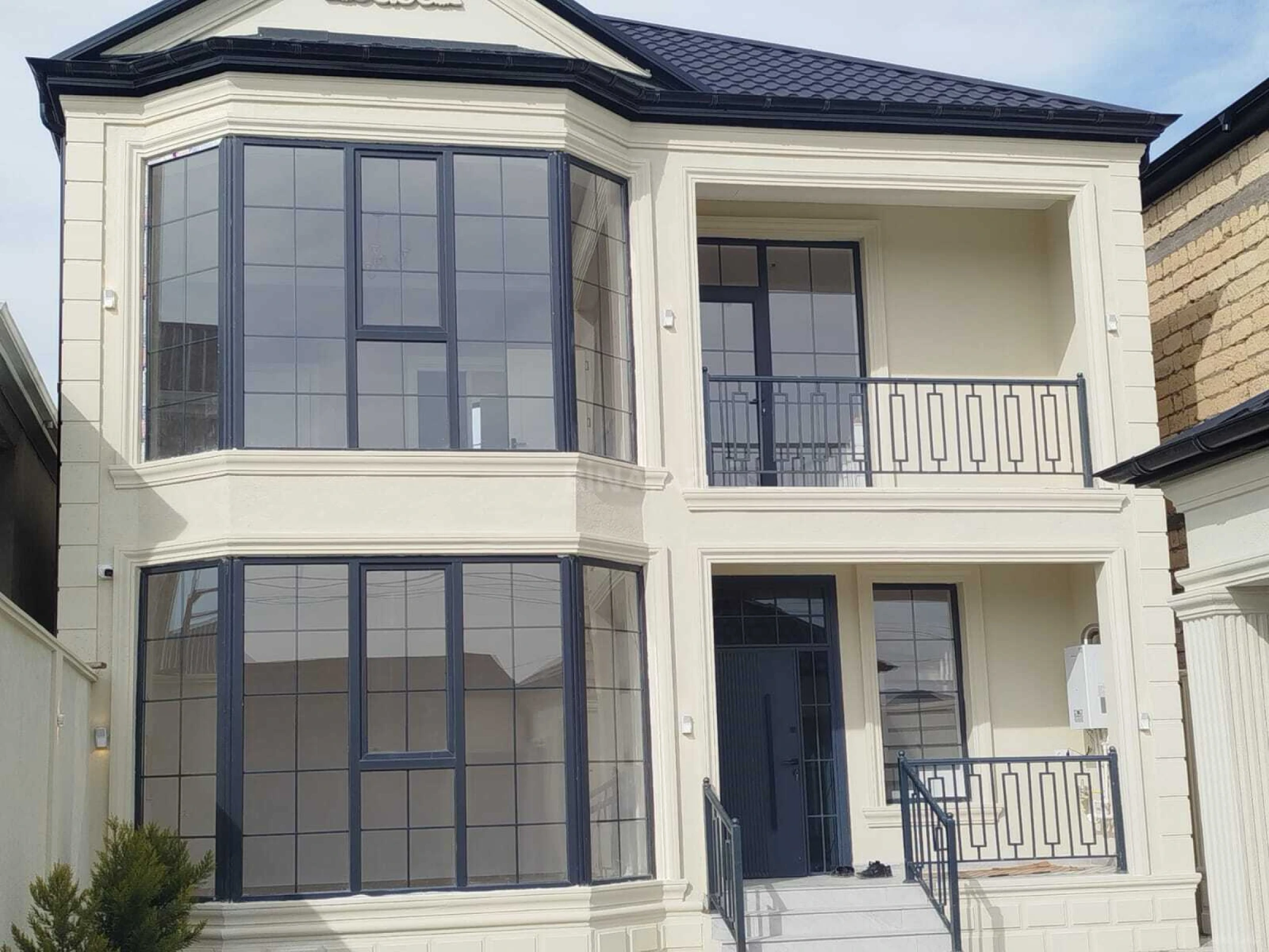 Satılır 5 otaqlı həyət evi 198 m²