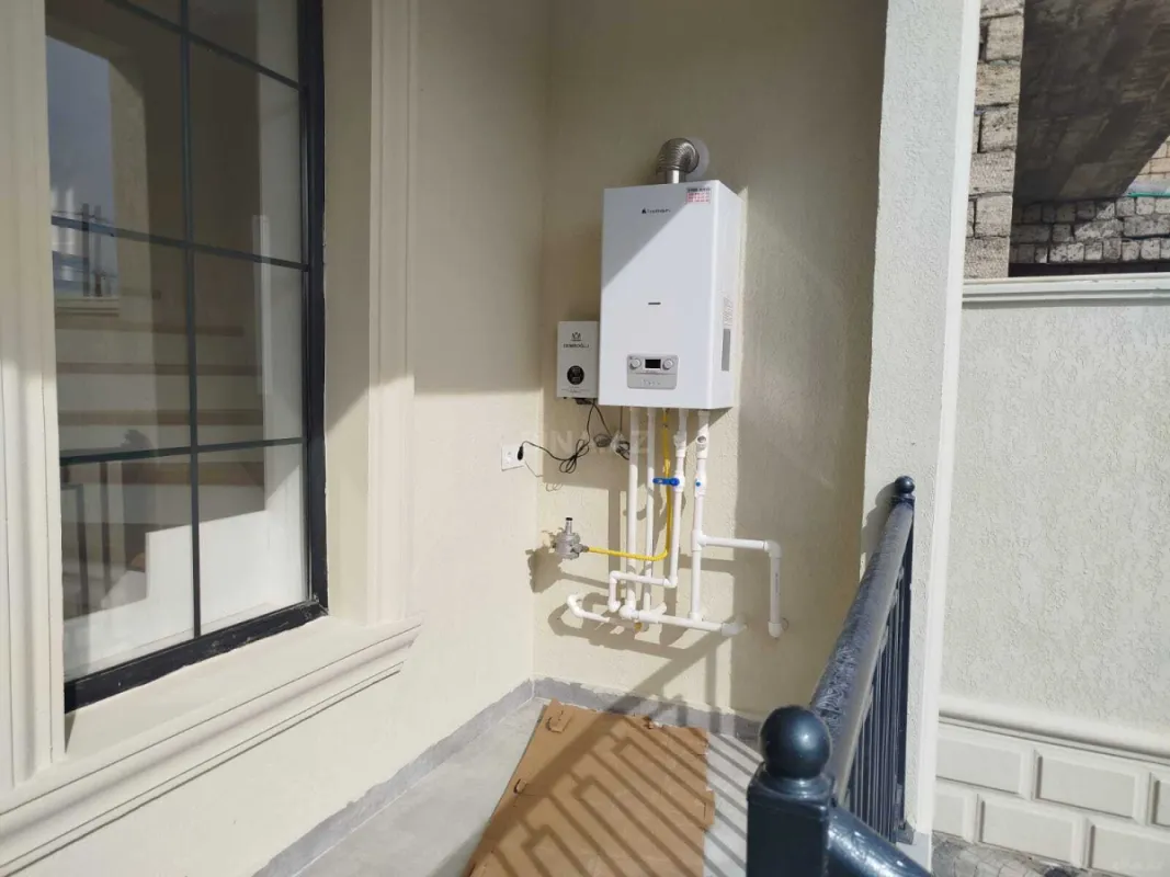 Satılır 5 otaqlı həyət evi 198 m²