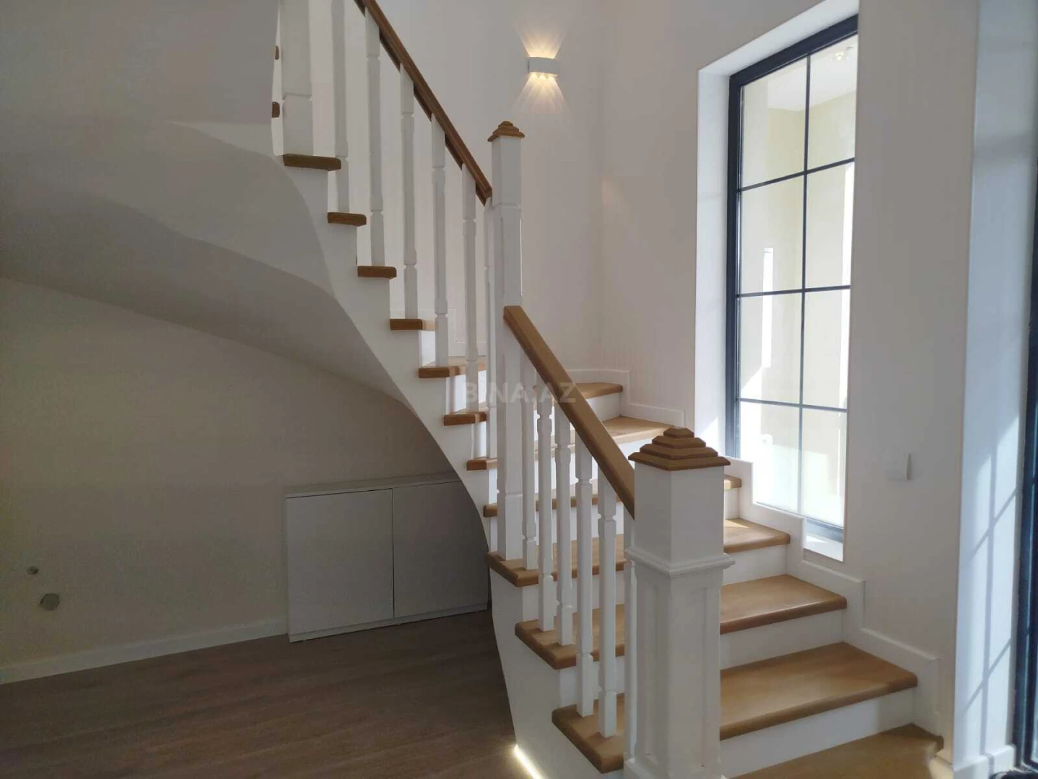 Satılır 5 otaqlı həyət evi 198 m²