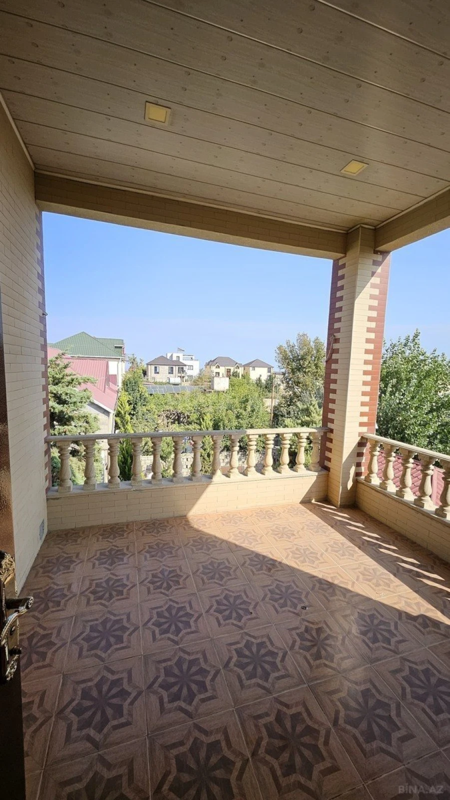 Satılır 8 otaqlı həyət evi 430 m²