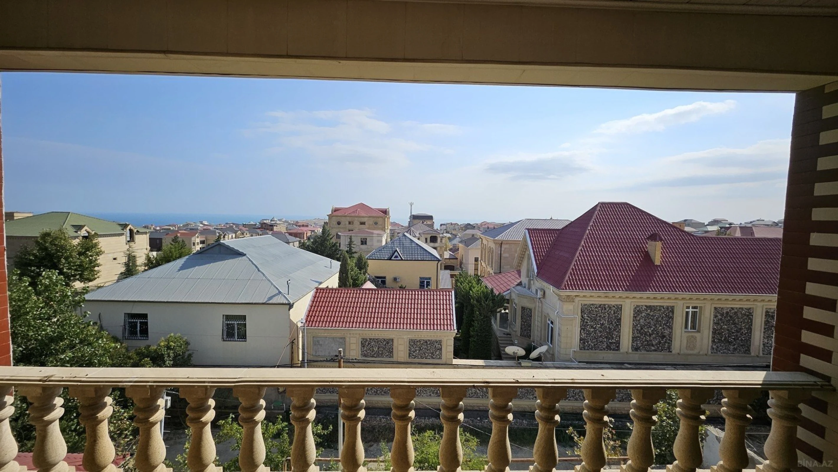 Satılır 8 otaqlı həyət evi 430 m²