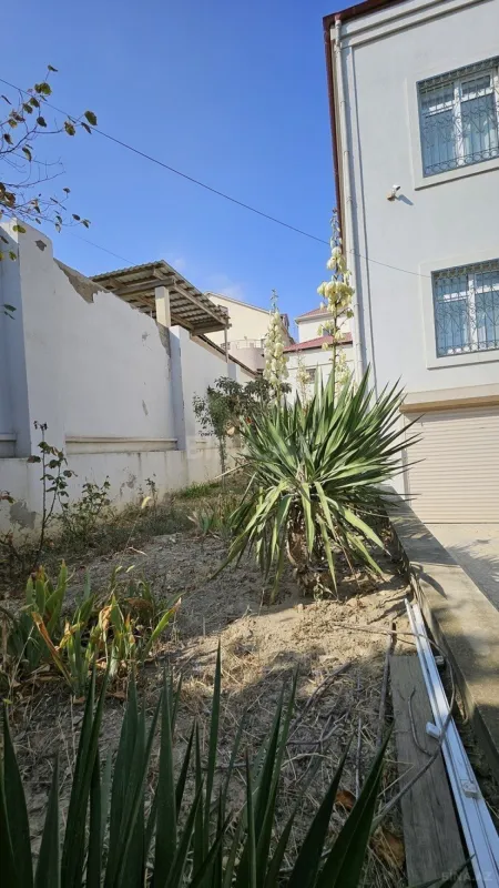 Satılır 8 otaqlı həyət evi 430 m²