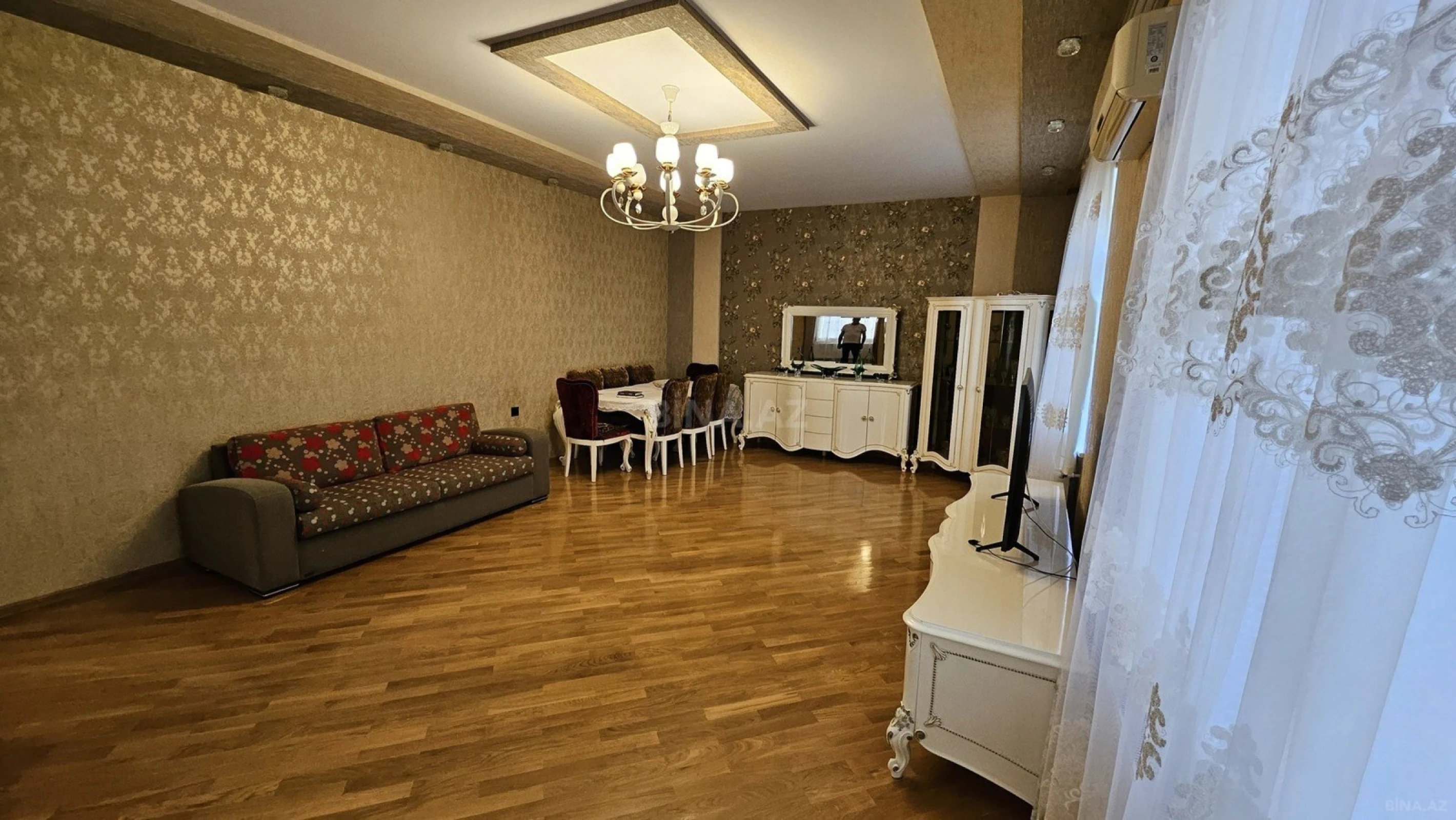 Satılır 8 otaqlı həyət evi 430 m²