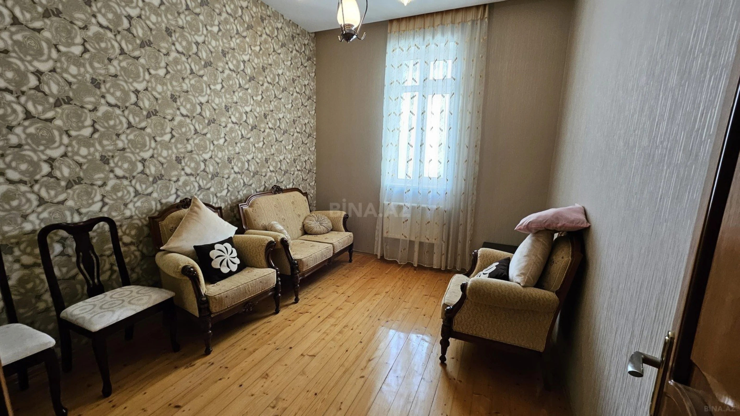 Satılır 8 otaqlı həyət evi 430 m²