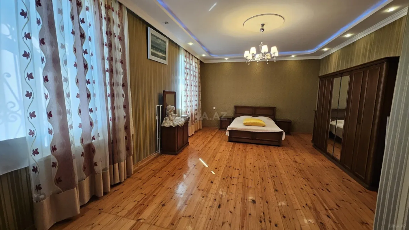 Satılır 8 otaqlı həyət evi 430 m²