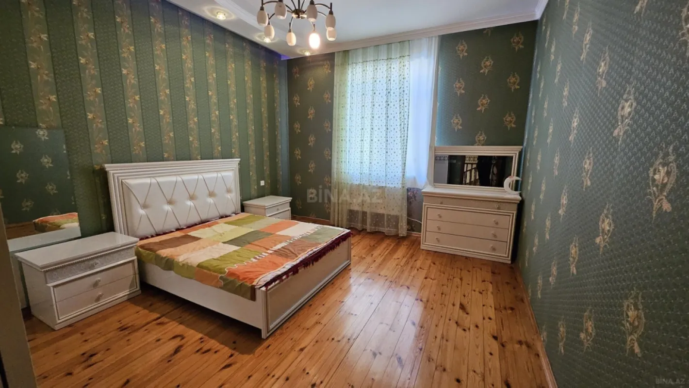 Satılır 8 otaqlı həyət evi 430 m²