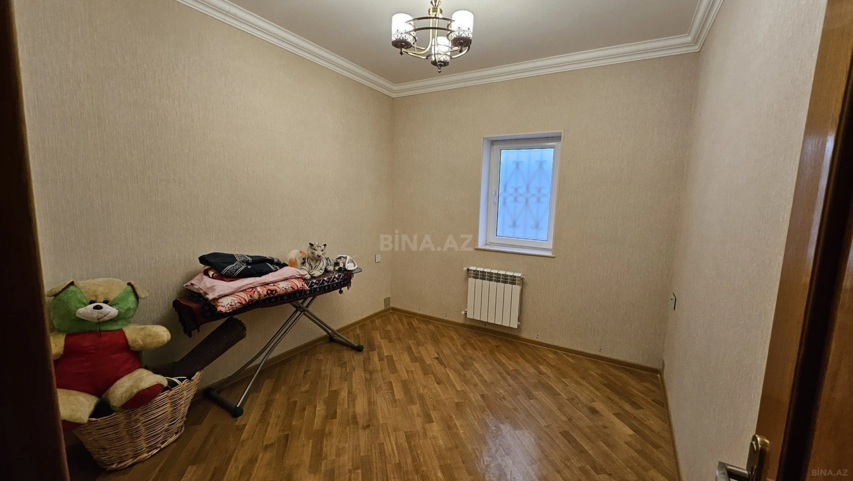 Satılır 8 otaqlı həyət evi 430 m²