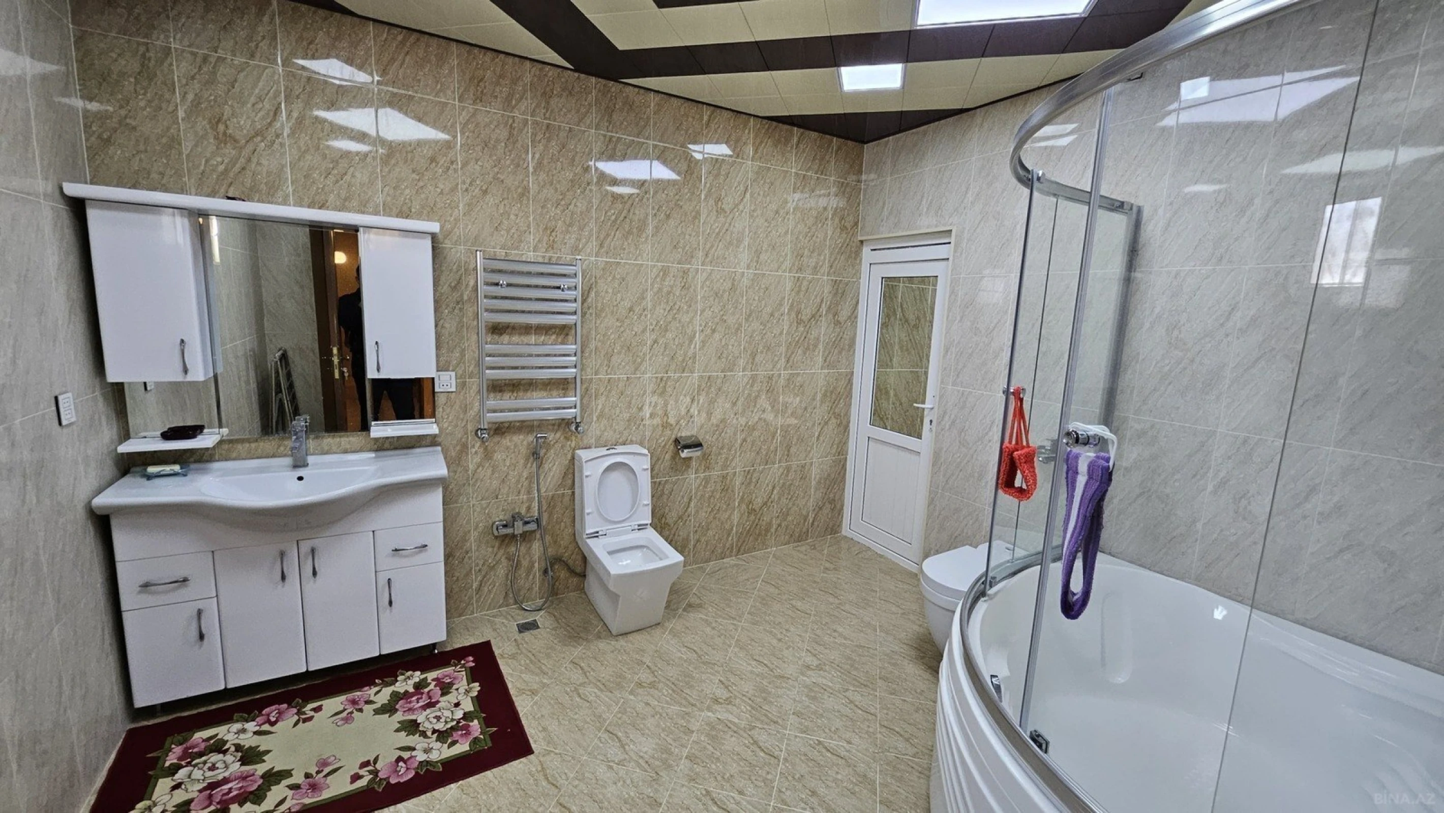 Satılır 8 otaqlı həyət evi 430 m²