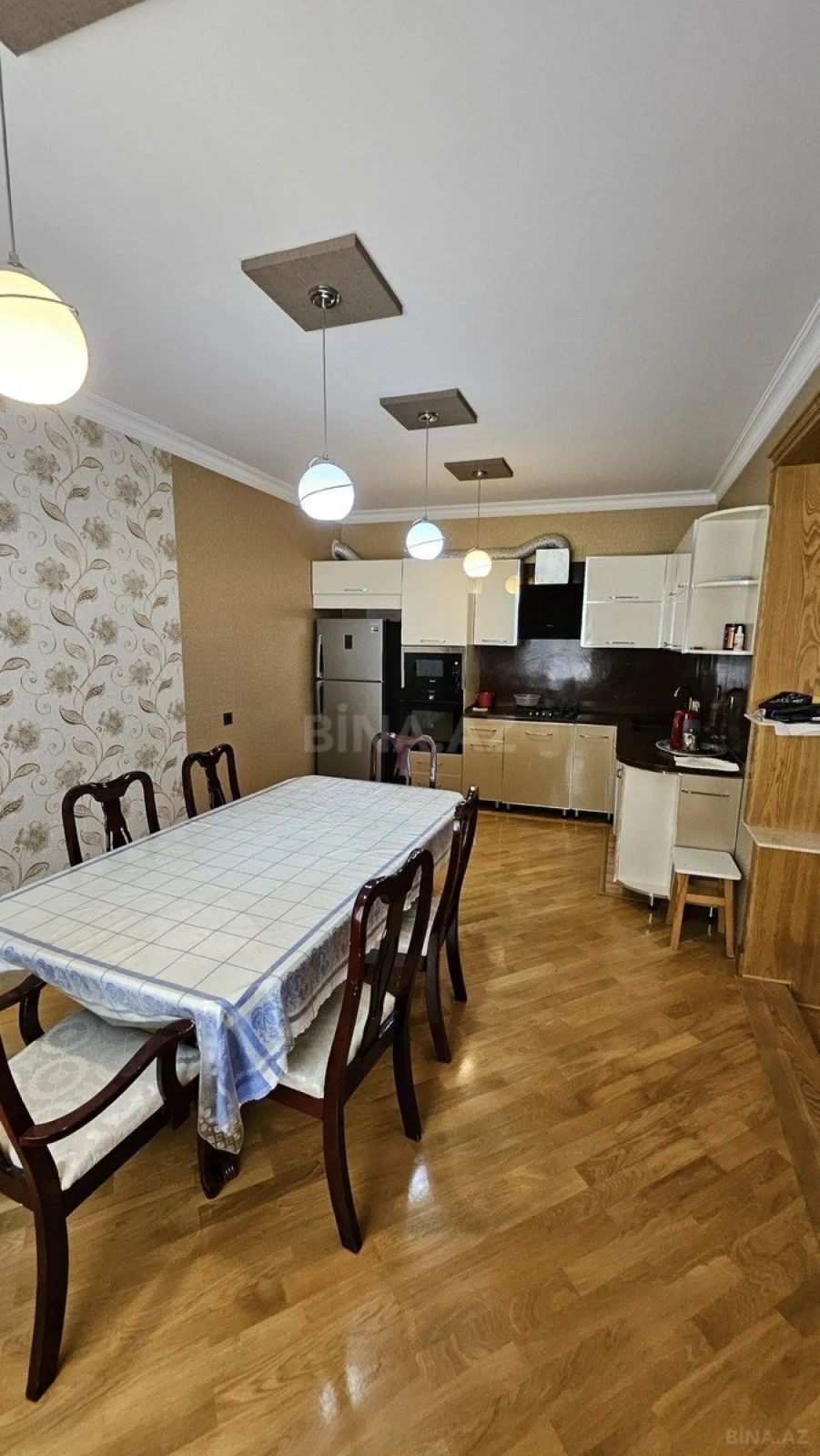 Satılır 8 otaqlı həyət evi 430 m²