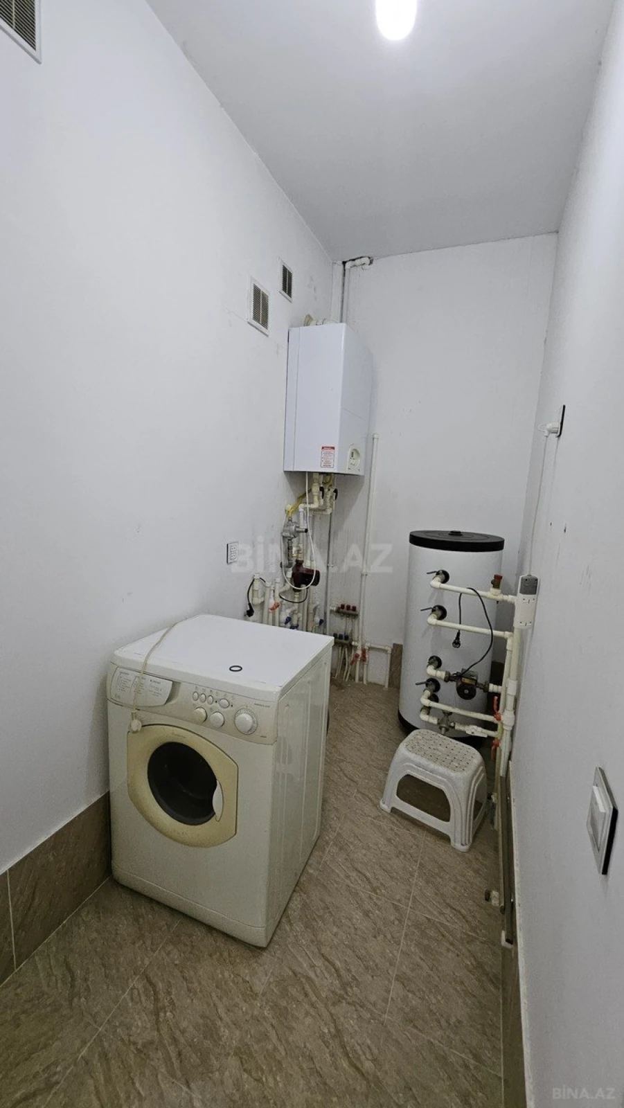 Satılır 8 otaqlı həyət evi 430 m²
