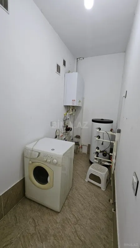 Satılır 8 otaqlı həyət evi 430 m²