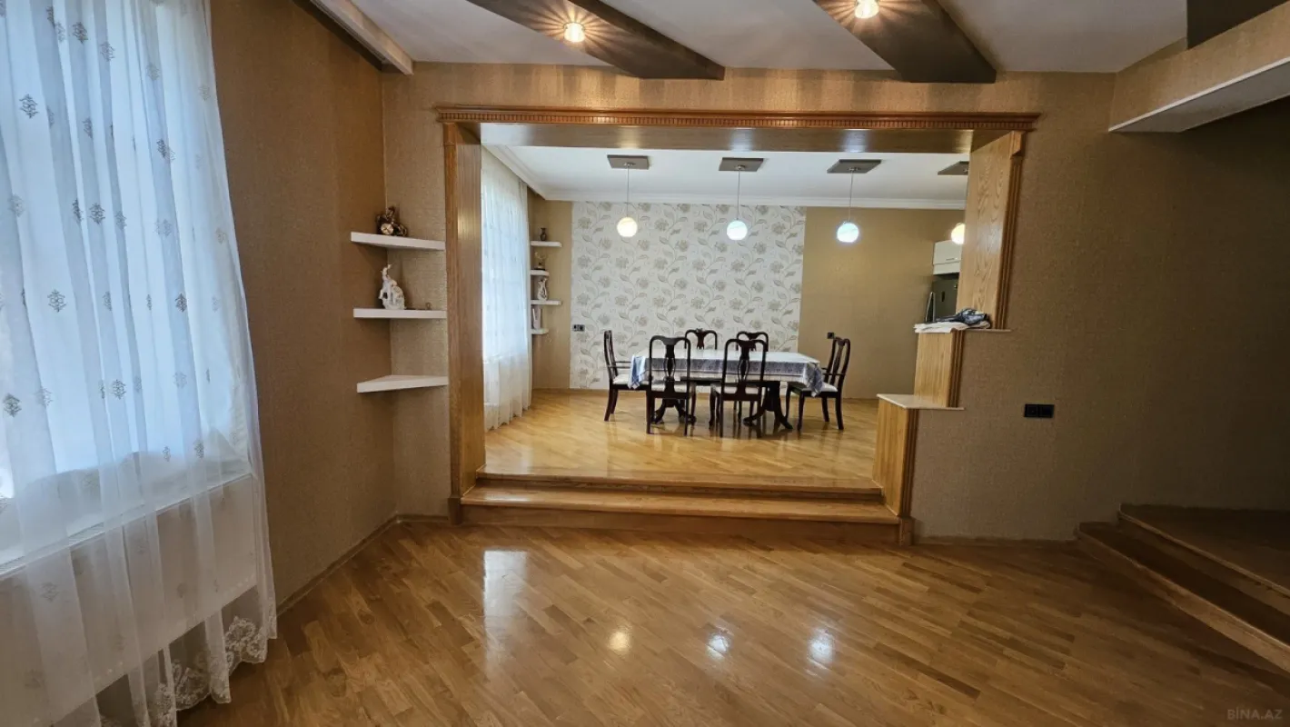 Satılır 8 otaqlı həyət evi 430 m²
