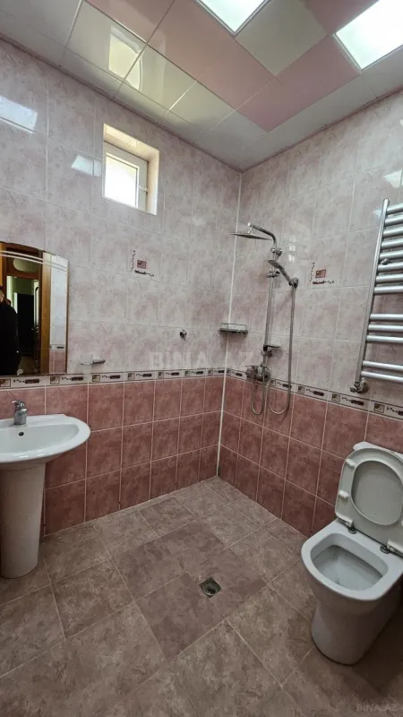 Satılır 8 otaqlı həyət evi 430 m²
