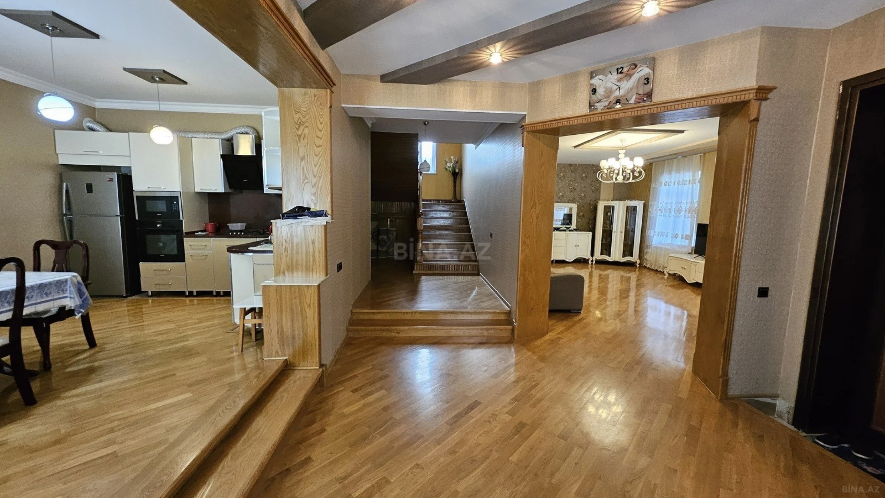 Satılır 8 otaqlı həyət evi 430 m²