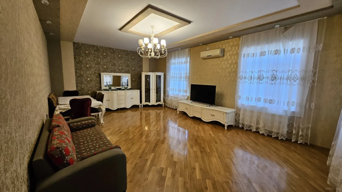 Satılır 8 otaqlı həyət evi 430 m²