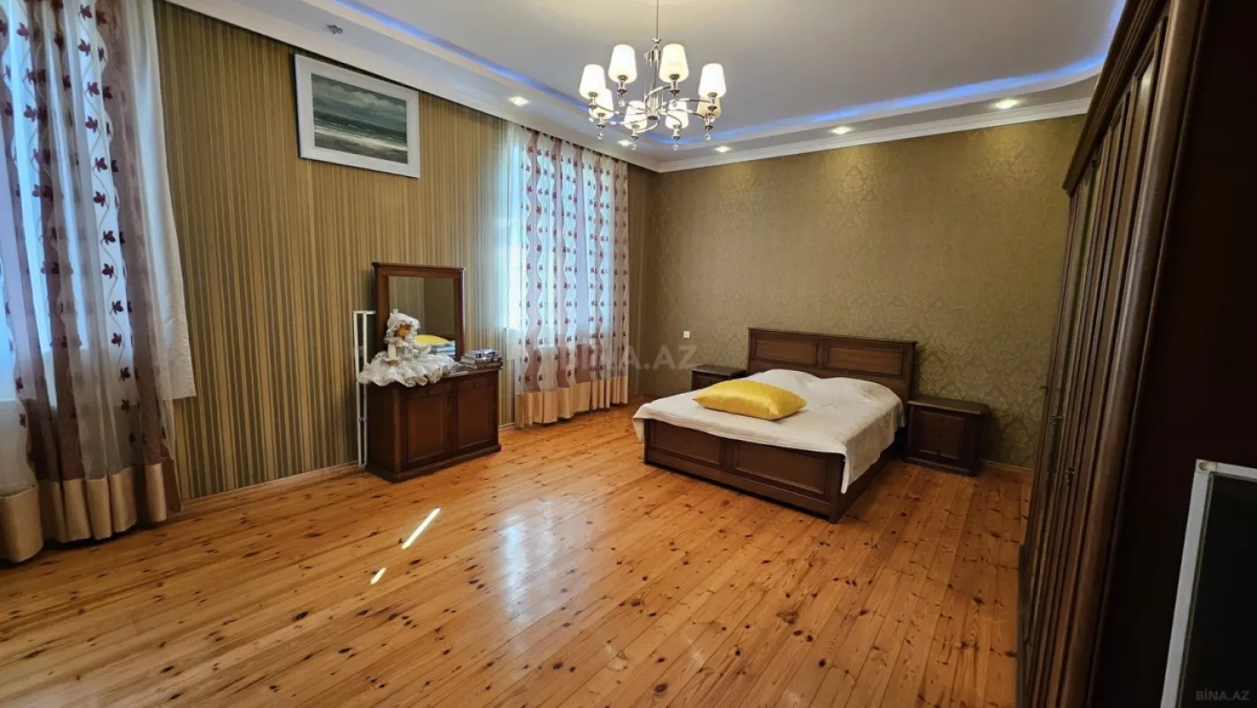 Satılır 8 otaqlı həyət evi 430 m²