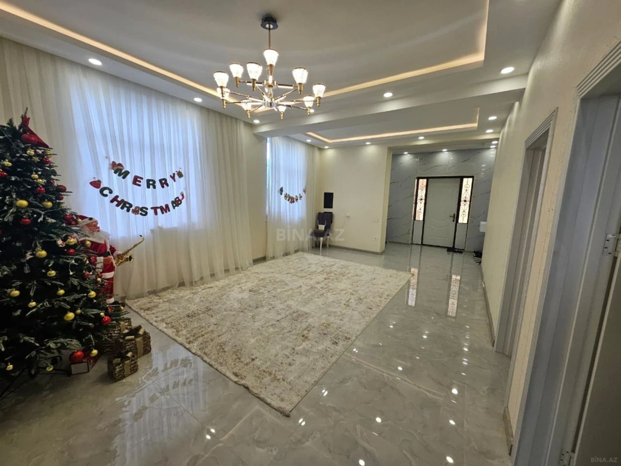 Satılır 5 otaqlı həyət evi 480 m²