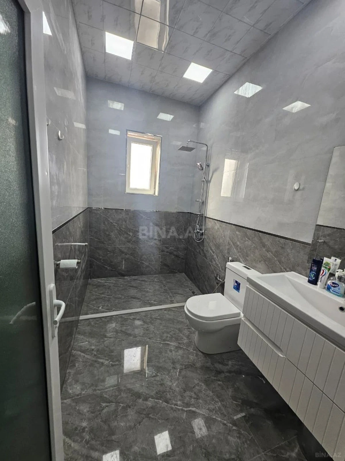 Satılır 5 otaqlı həyət evi 480 m²