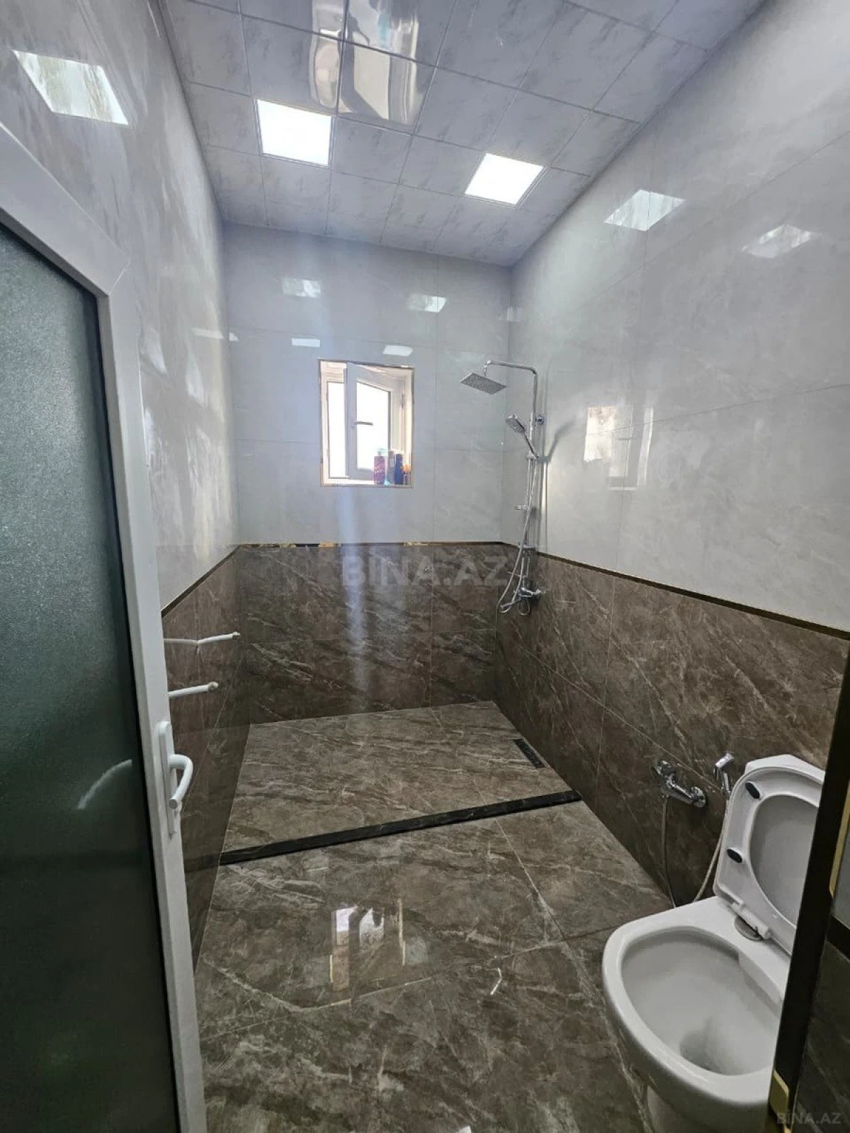 Satılır 5 otaqlı həyət evi 480 m²