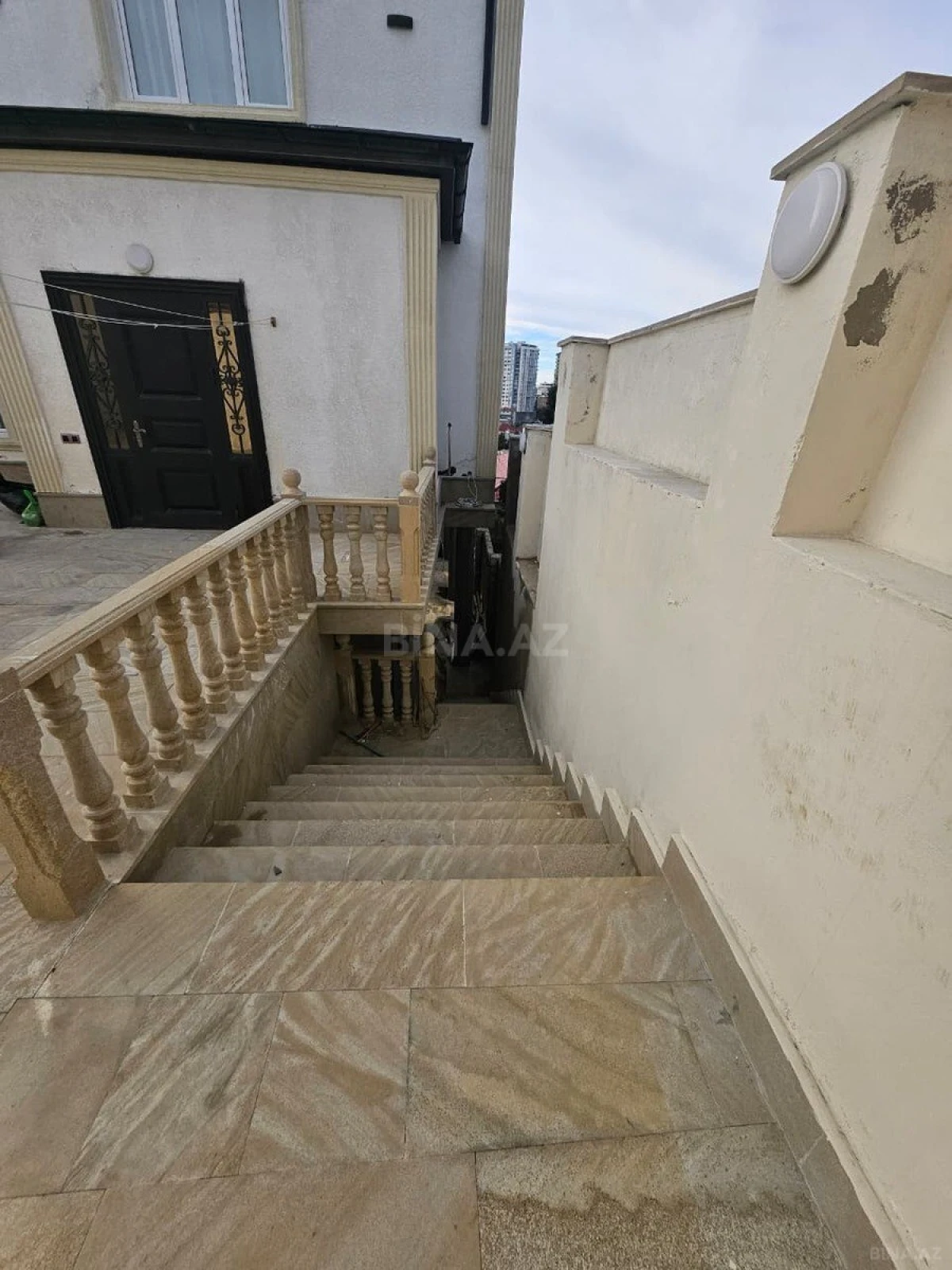 Satılır 5 otaqlı həyət evi 480 m²