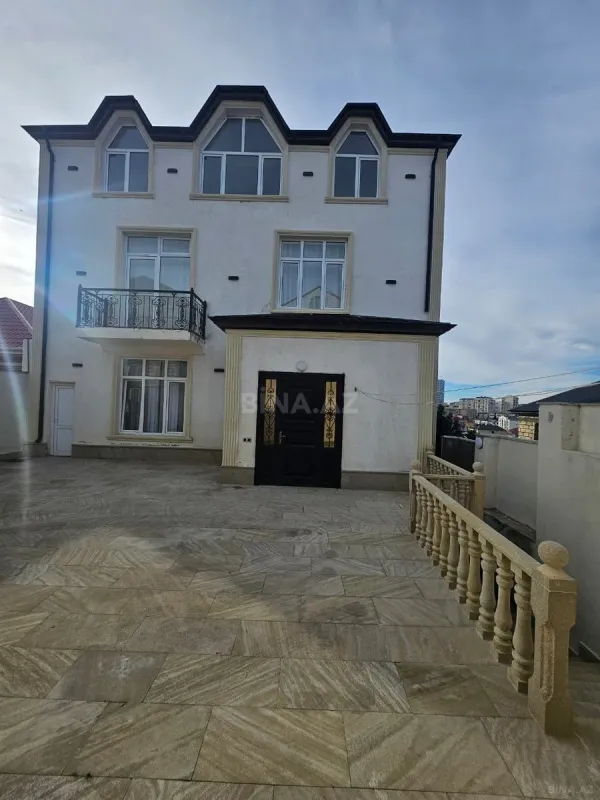 Satılır 5 otaqlı həyət evi 480 m²