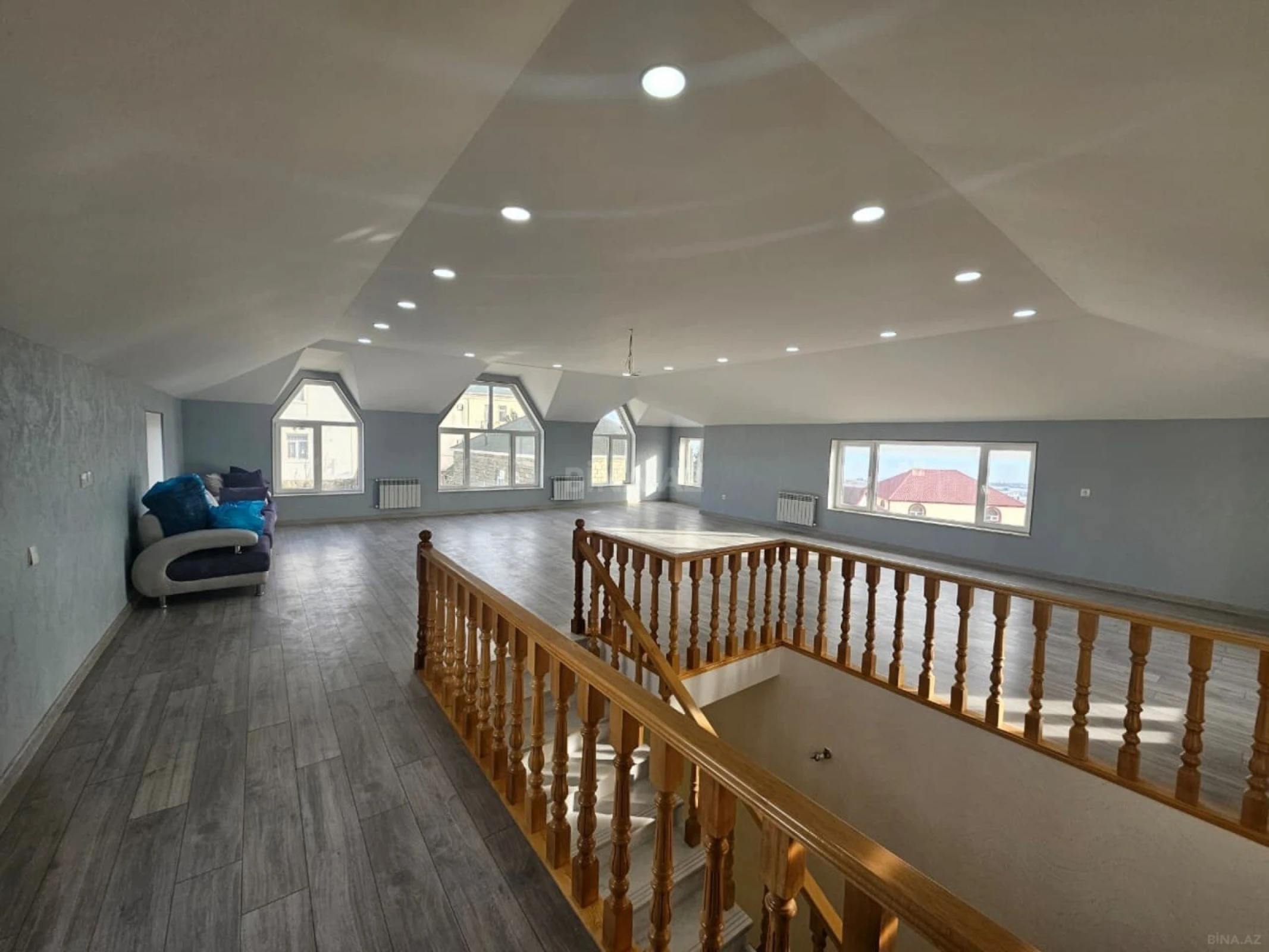 Satılır 5 otaqlı həyət evi 480 m²