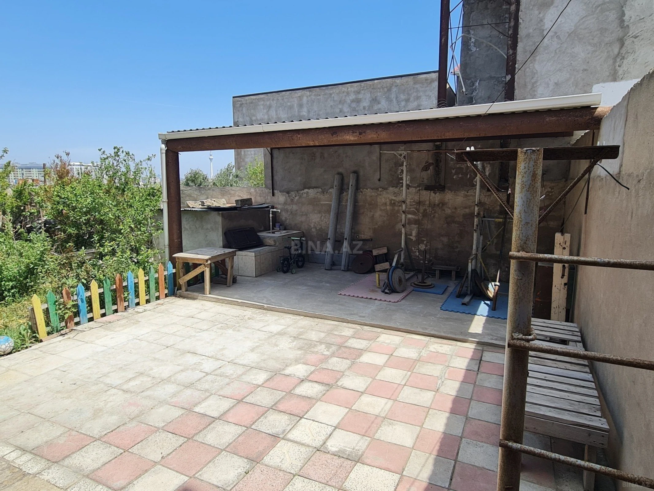 Satılır 4 otaqlı həyət evi 280 m²