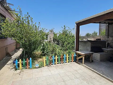 Satılır 4 otaqlı həyət evi 280 m²