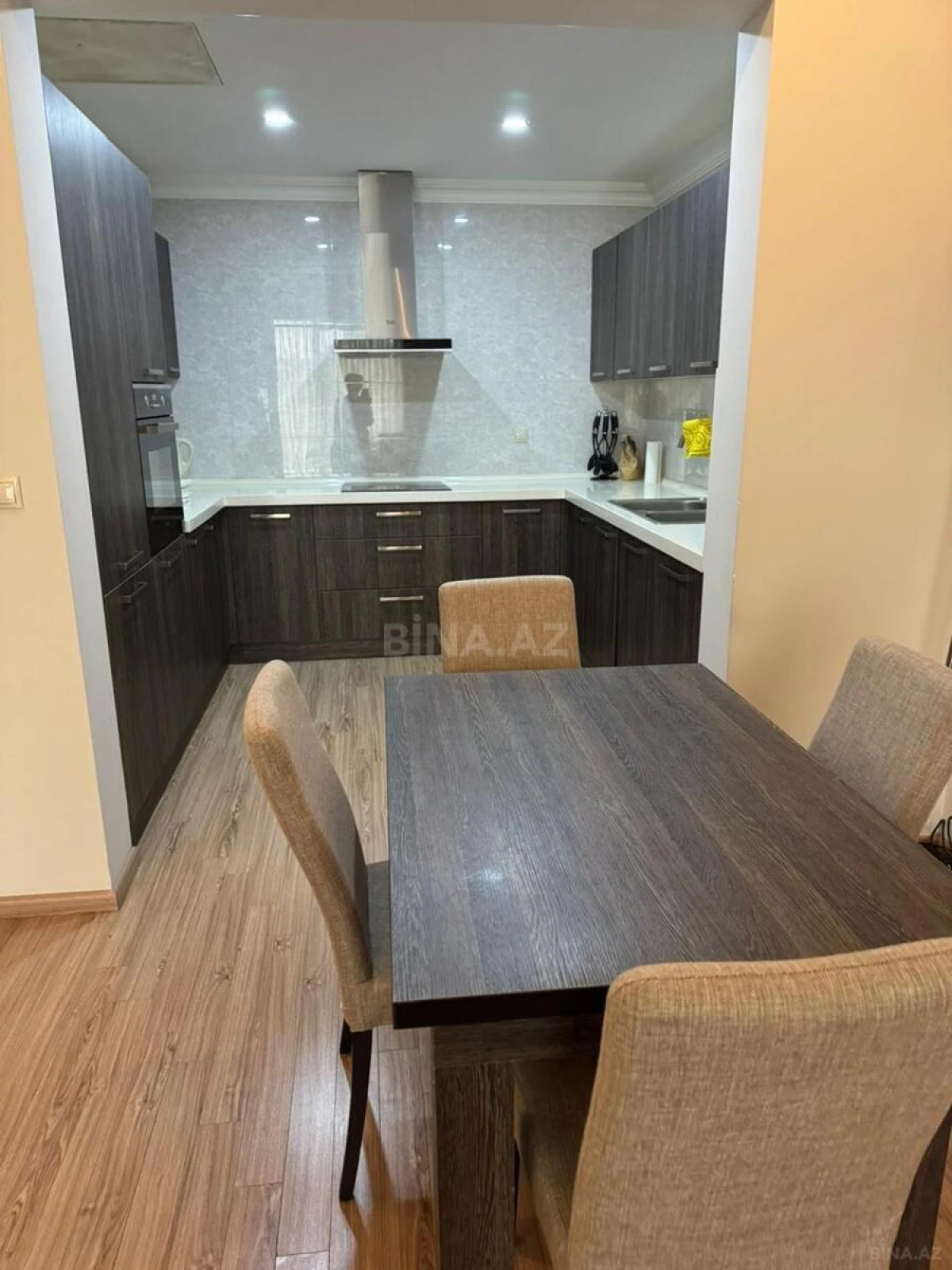Kirayə verilir 2 otaqlı mənzil 90 m²