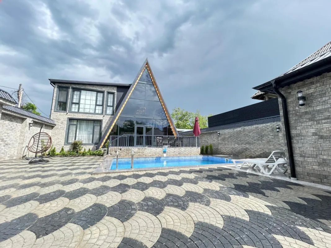 Kirayə verilir 5 otaqlı həyət evi 200 m²