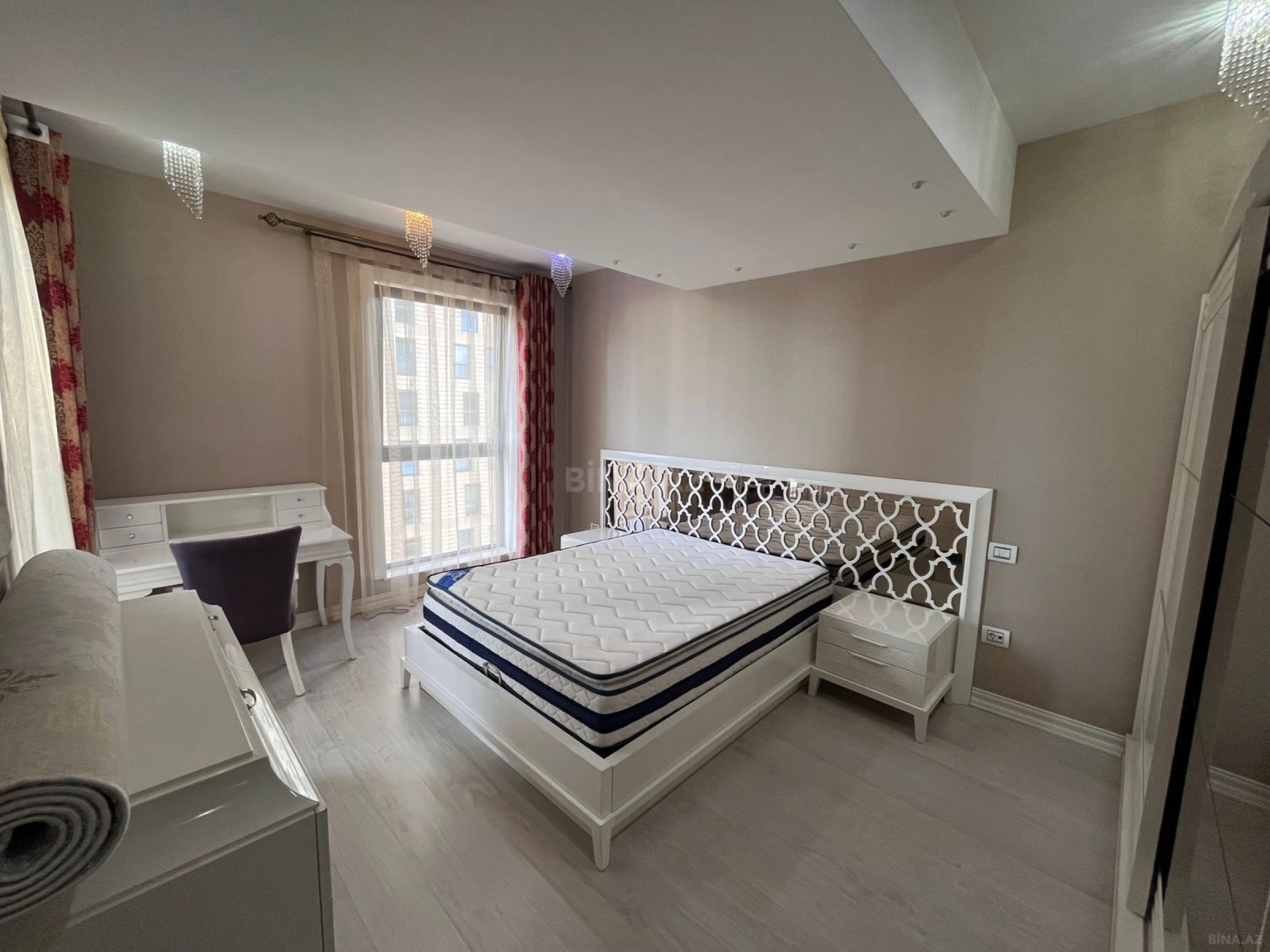 Satılır 5 otaqlı mənzil 220 m²
