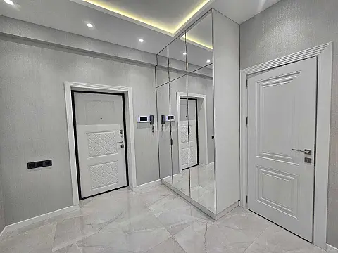 Satılır 5 otaqlı mənzil 220 m²
