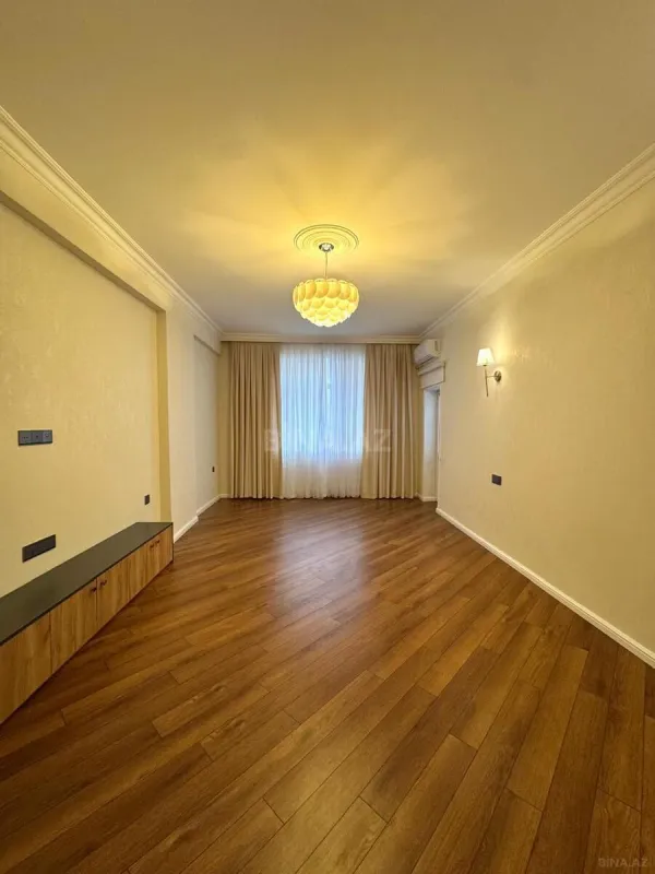 Satılır 3 otaqlı mənzil 105 m²