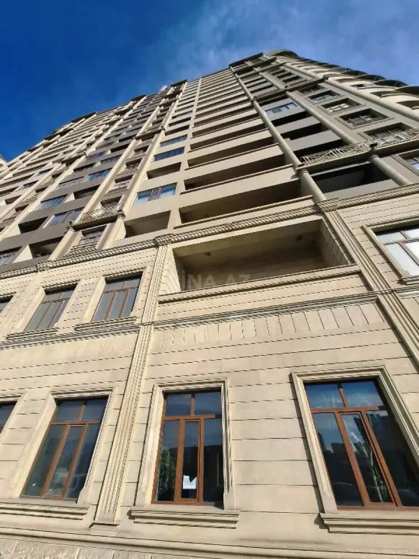 Satılır 4 otaqlı mənzil 210 m²
