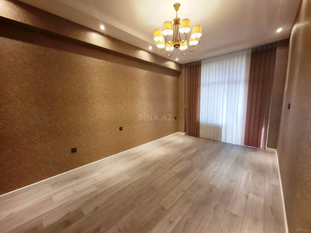 Satılır 4 otaqlı mənzil 210 m²