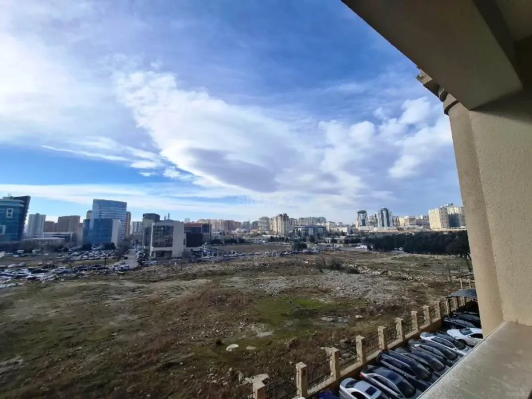 Satılır 4 otaqlı mənzil 210 m²